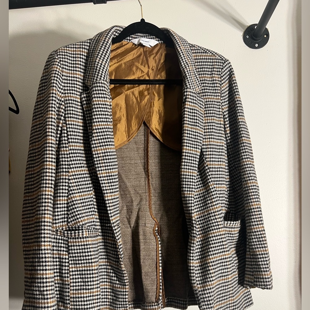 Old Navy black, white and brown plaid blazer